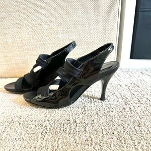 DONALD PLINER BLACK PATENT LEATHER & ELASTIC DRESSY HEELED SANDALS SIZE 8